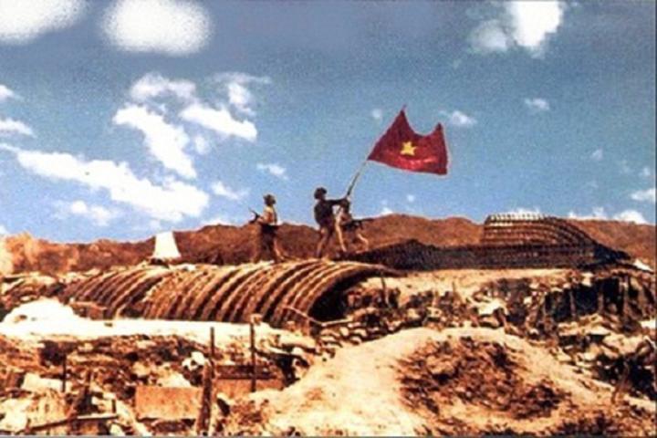 1. Áo hai dây bản mảnh: Áo hai dây bản mảnh tuy nhiên là một trong những mẫu áo khó